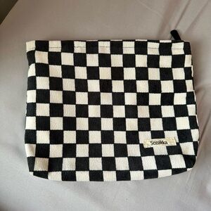 Checkered Black and White Zipper Pouch